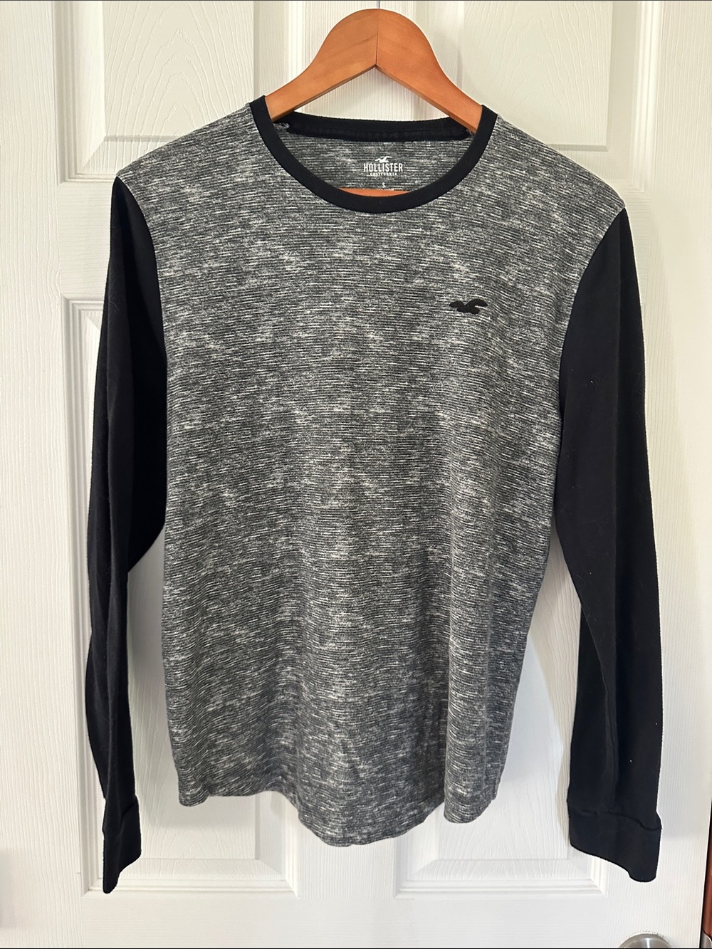 Hollister Men’s Long-Sleeve Crewneck - Heather Gray Body with Black Sleeves